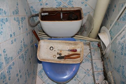 Ремонт сливного бачка унитаза старого образца своими руками 989