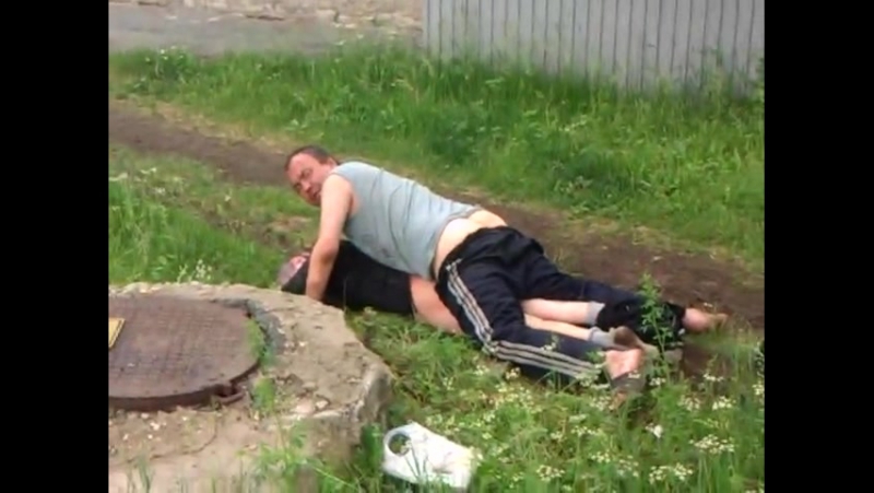 Напоили женщину и трахнули 10