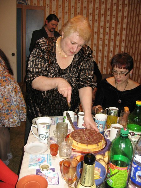 posle-devushki-pered-holodilnikom-krupno-foto-zhena-izmenyaet-muzhu