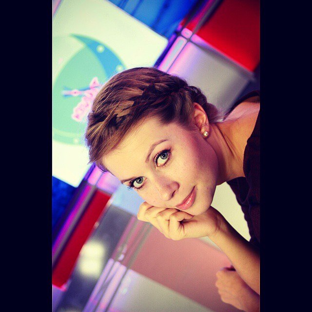 На какую ведущую вы посматриваете, если случайно прошли мимо телека? - ЯПлакалъ