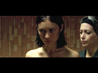 Ольга Куриленко (Olga Kurylenko) голая в фильме «Стены» (2009)