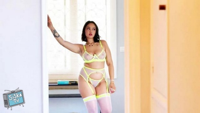  Elektra discovers the intensity of a foursome! 