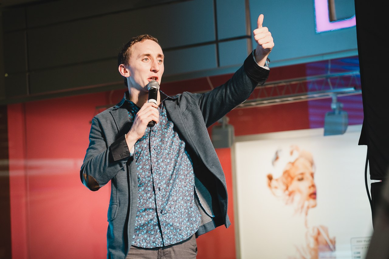 человек ведущий запись событий