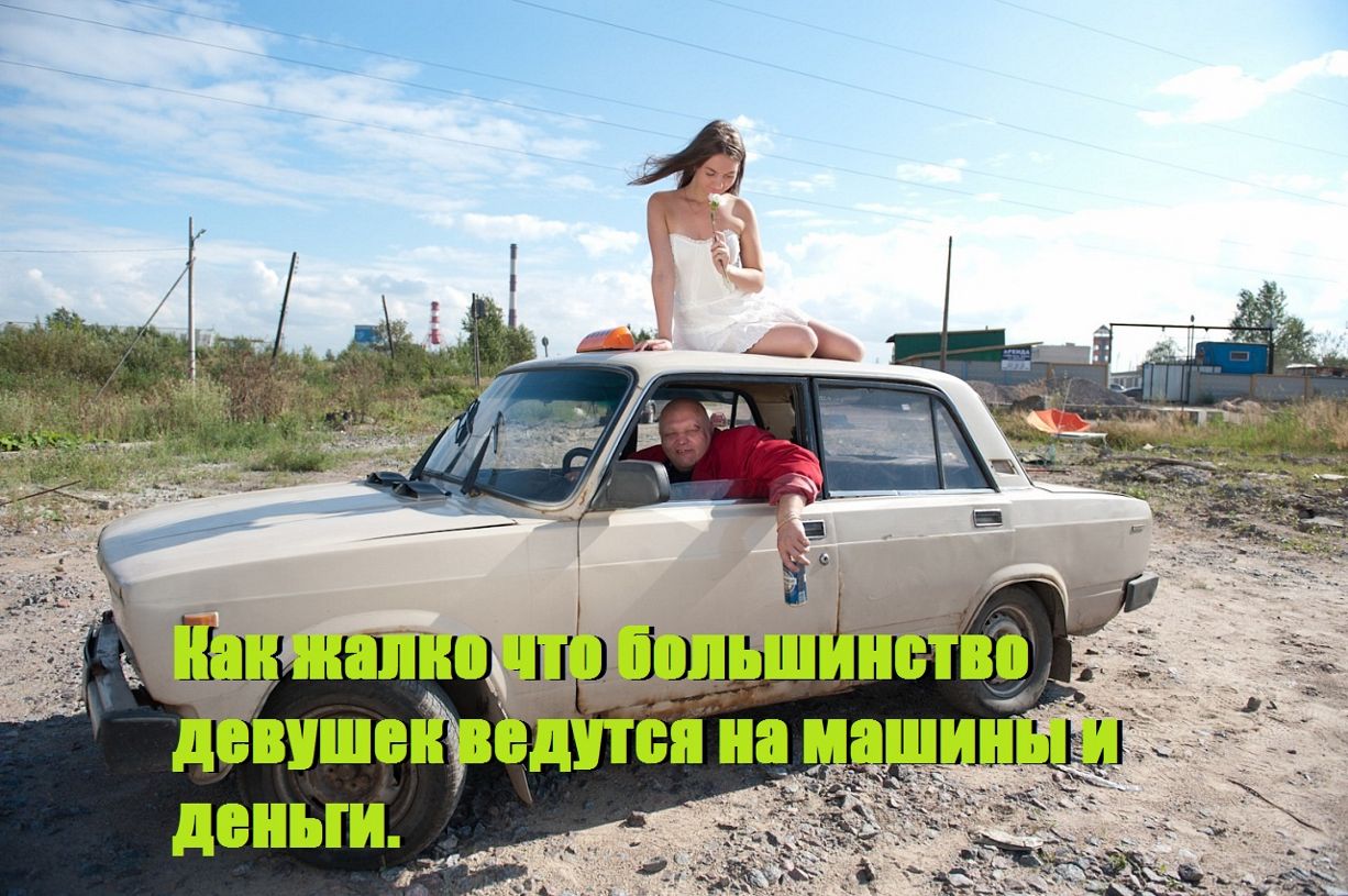 Большие цветы из пластиковых Большие цветы из пластиковых