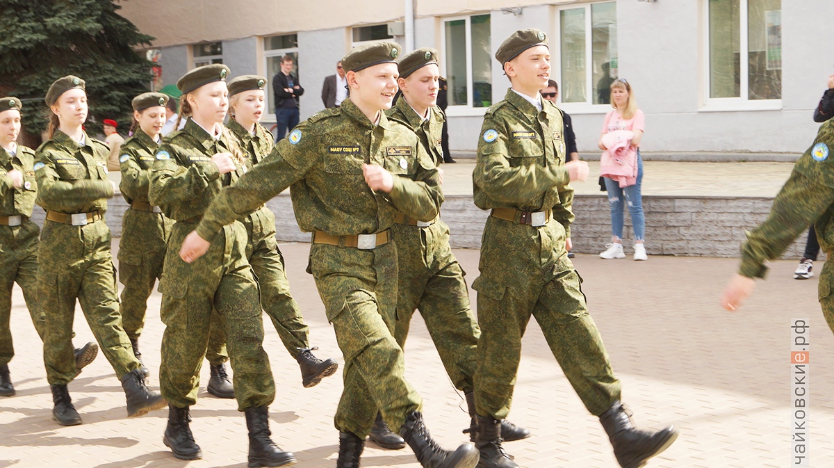 силен в строю силен в бою