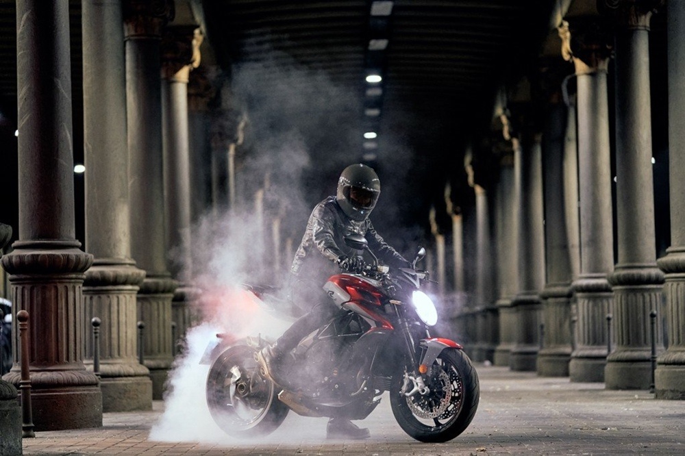 Темный рыцарь MV Agusta
