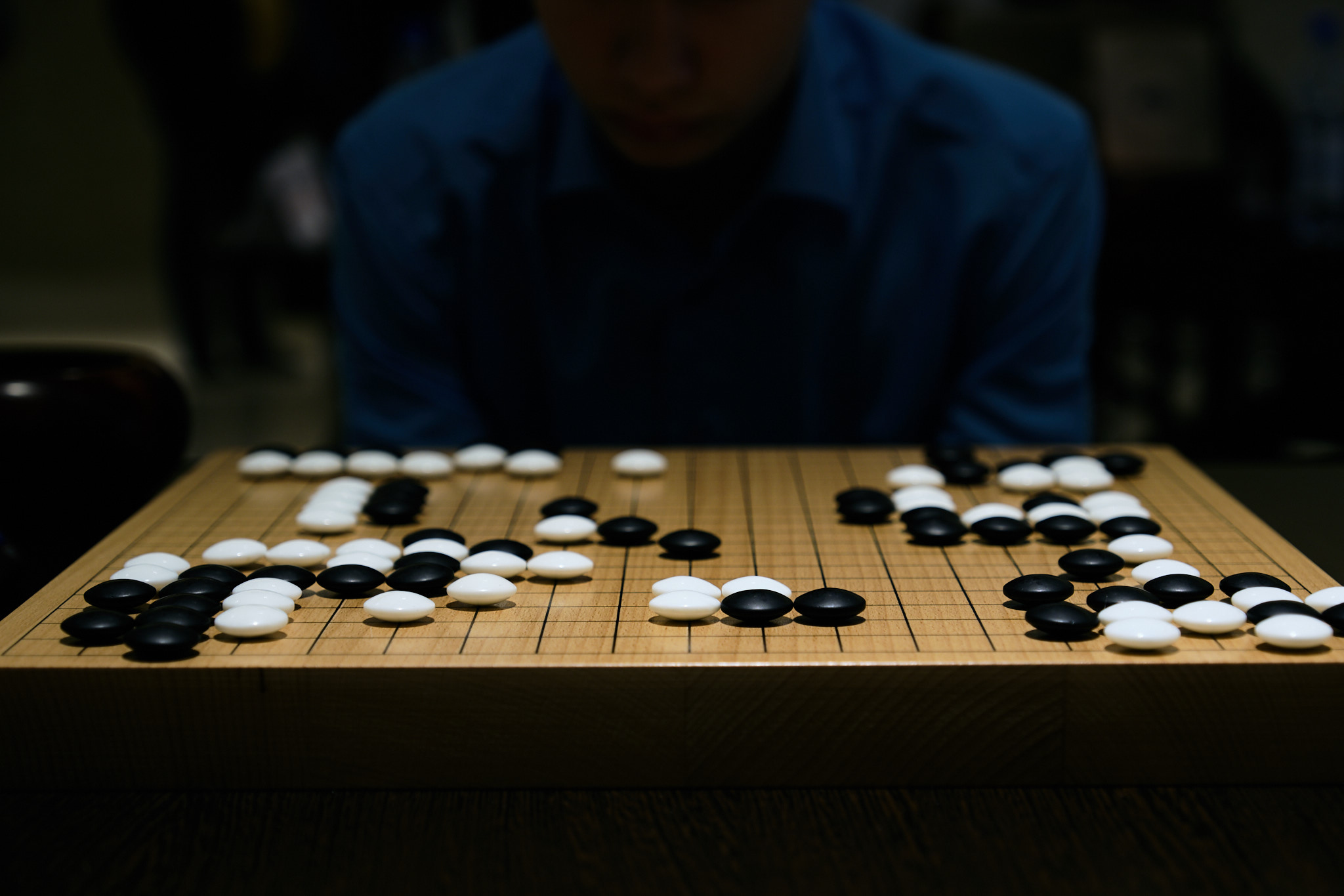 Китайская игра черные белые. Корейская игра Падук (го). Китайская игра го. Игроки в го. Стратегическая игра го