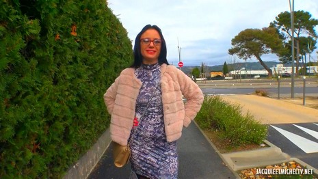 Jacquieetmicheltv - Angelina, 27, manager of a brewery! Originally from the Nice region, Angelina, 27, is a young woman with (very) hot blood. Responsible for a brewery in the French Riviera, she takes advantage of her single life to regularly give in to the advances of clients of the establishment she manages, in addition to her regular ass plans. And if she decided to come meet us, it was above all to have fun with the competitive caliber of one of our fellows! Indeed, this is one of her most important requests in matters of sex ... When we introduce friend Tony, the young lady is in heaven and can then let herself be carried away by this pleasure of the senses that pleases her so much !