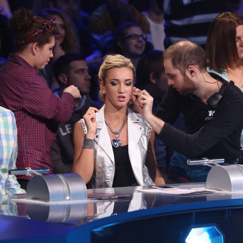 жюри фантастика на первом. бритни спирс в жюри х фактора. жюри над ней смеялась. щербакова квн. The voice usa судьи.