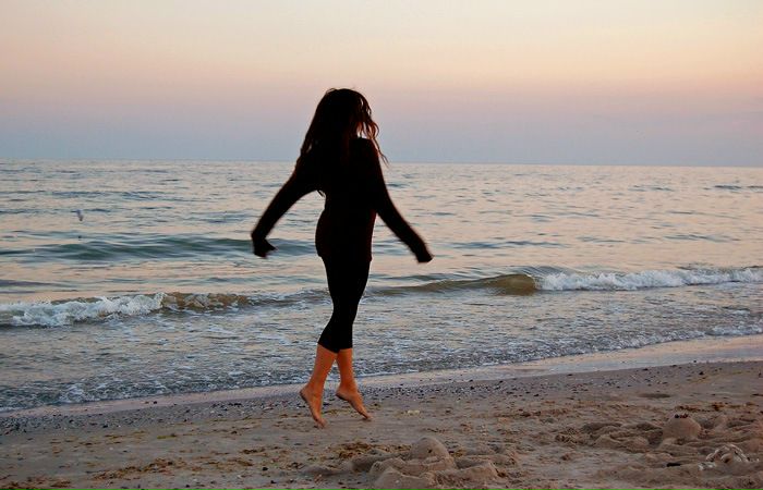 Фото Девушки Брюнетки Со Спины У Моря