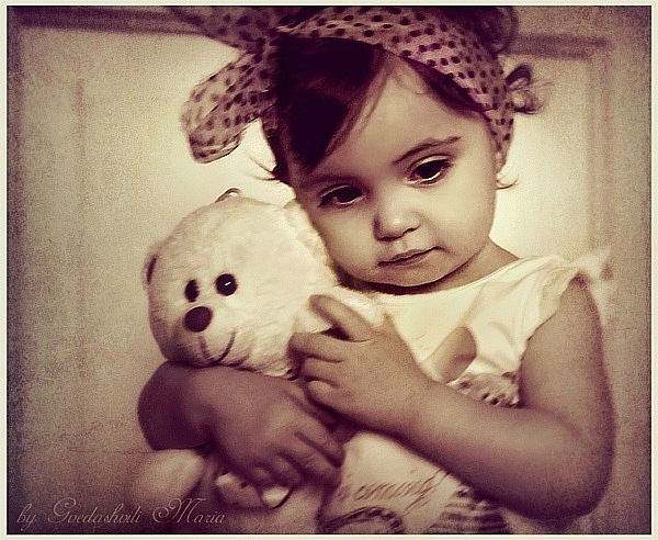 Картинка маленькая девочка брюнетка