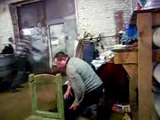 у Экзибита в гараже!