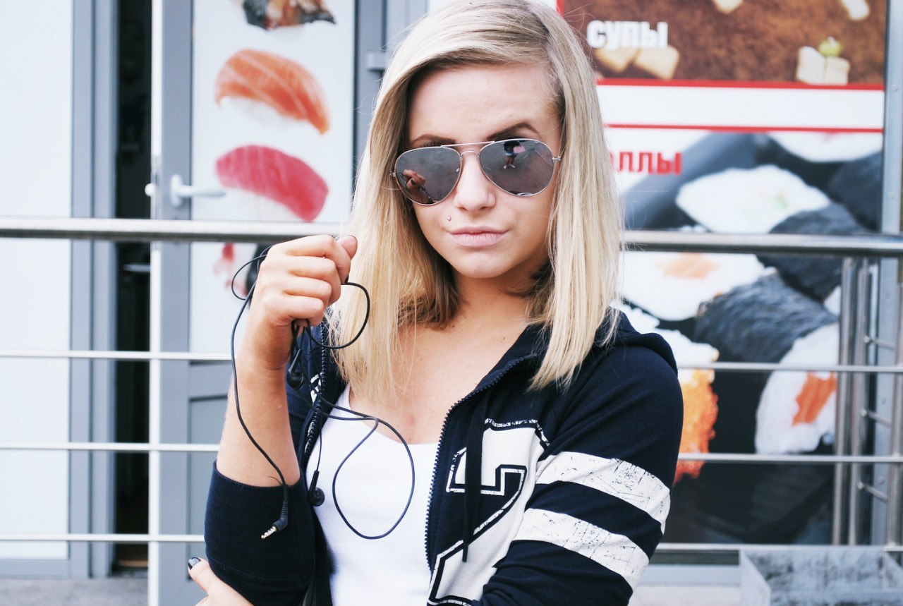 Одинаковых девушек картинки