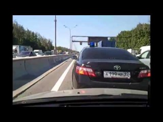 Беспредел! Мигалка с номером а199мр97 с чиновником внутри!