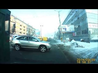 Кирпич в лобовое! Нарезка ДТП и Аварий Февраль 2014