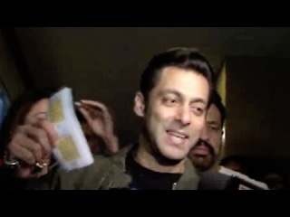 Uncut : Salman Khan Watching Sholay 3D