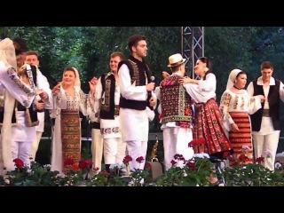 Romanian folklore music - Muzici si Traditii in Cismigiu, 2013