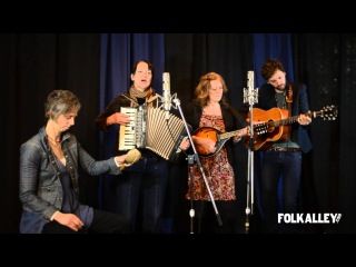 Folk Alley Sessions: Mary Jane Lamond & Wendy MacIsaac -
