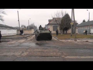 08/03/2014. Выход колонны десантников из в / ч в Львове.