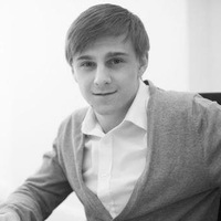 atlant_raspravil_plechi 9674