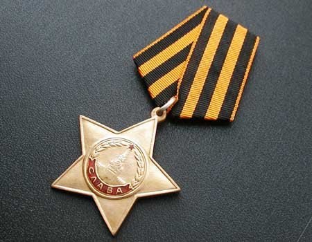 8 ноября 1943 года учреждены Орден Славы - военный орден СССР, и Орден «Победа» - высший военный орден СССР.