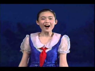 North Korean Girls Singing 北朝鮮万景台少年宮殿の公演から