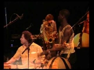 Oran Etkin Saxophone, Lansine Kouyate Balafon, Bangoura et Seba Percussion, Varela Bass