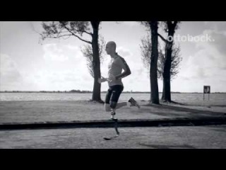Amputee runner with his 3S80 fitness knee and Genium microprocessor knee.