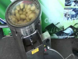 Работа картофелечистки