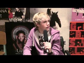 One Direction's Niall Horan talks going home, getting naked and er, chicken fillets...