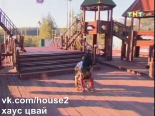 Варя Третьякова танцует для Никиты Кузнецова (15.09.2013).