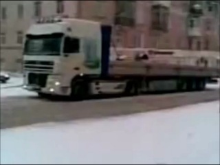 джип тянет фуру. Пермь. снегопад 03.12.12