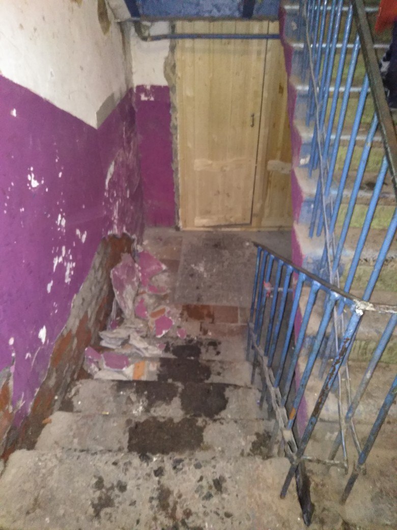 Жители дома на 5-й Кордной в Омске показали жуткие условия, в которых живут Жители дома на 5-й Кордной в Омске показали жуткие условия, в которых живут
