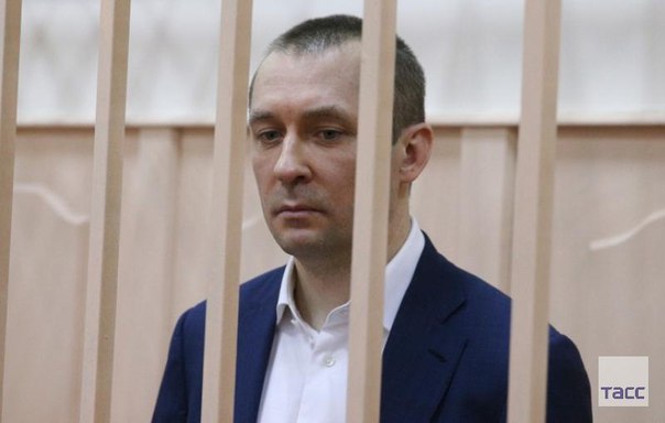 Полковник Захарченко просит об отмене конфискации денег и квартир. По словам его адвоката, изъятое имущество не признано вещественным доказательством по делу: