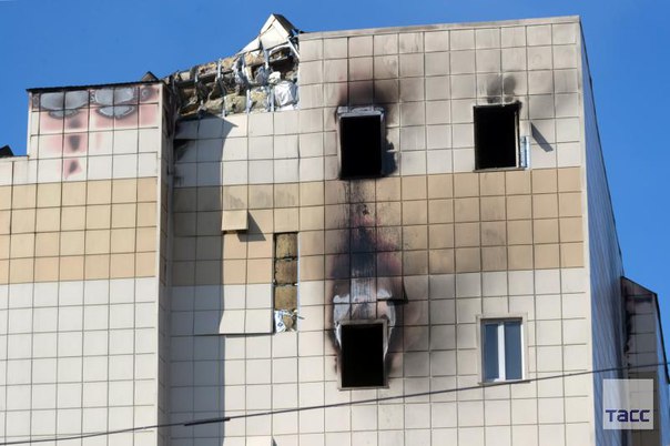 Игорь Востриков, потерявший семью при пожаре в Кемерове, выложил видео с эвакуацией из ТЦ 