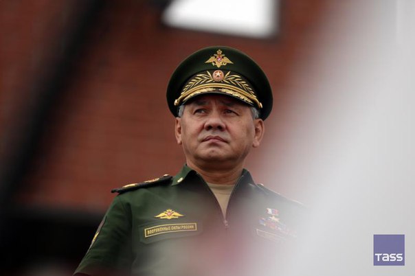 Сергей Шойгу поблагодарил российских журналистов за вклад в формирование престижа армии: 