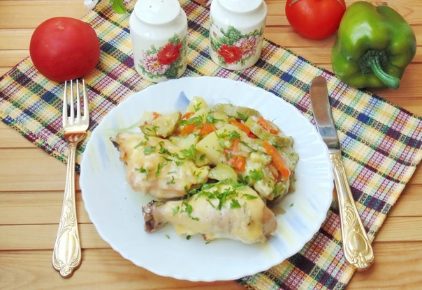 Курица, запеченная с кабачками и картофелем в духовке 