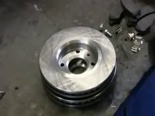 Замена тормозных колодок и дисков в Peugeot 307 (Пежо 307)