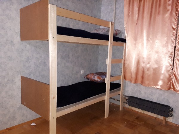 ВНИМАНИЕ!!!<br>Возьму в большой уютный ХОСТЕЛ у метро Пятницкое шоссе(2 мин пешком практически из метро входите сразу в подьезд)) м Митино 5 мин,парня Славянской внешности.Тихая,спокойная,домашняя обстановка,долговременное проживание в просторной,уютной квартире с большой кухней,коридором,где имеются все бытовые условия:холодильник,микроволновая печь,утюг,плита,стиральная машина,элекрический чайник, Wi-Fi,цифровое телевидение.<br>В квартире запрещается пить и курить.<br>Домашняя атмосфера и дружный коллектив.<br>Предложение от собственника,в сумму включены все бытовые условия.<br>Договор заключаем,документы на руках.<br>Месячная оплата составляет 7500р<br>Количество мест ограниченно.<br>Безвозмездно помогу найти жилье.<br>Александр 89292655865 - фото Фото: ВНИМАНИЕ!!!<br>Возьму в большой уютный ХОСТЕЛ у метро Пятницкое шоссе(2 мин пешком практически из метро входите сразу в подьезд)) м Митино 5 мин,парня Славянской внешности.Тихая,спокойная,домашняя обстановка,долговременное проживание в просторной,уютной квартире с большой кухней,коридором,где имеются все бытовые условия:холодильник,микроволновая печь,утюг,плита,стиральная машина,элекрический чайник, Wi-Fi,цифровое телевидение.<br>В квартире запрещается пить и курить.<br>Домашняя атмосфера и дружный коллектив.<br>Предложение от собственника,в сумму включены все бытовые условия.<br>Договор заключаем,документы на руках.<br>Месячная оплата составляет 7500р<br>Количество мест ограниченно.<br>Безвозмездно помогу найти жилье.<br>Александр 89292655865