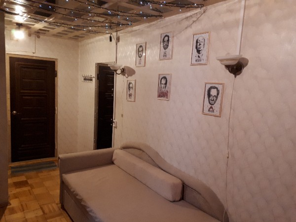 Фото: Койко-место, у метро Митино и м.Пятницкое шоссе.мужчинам СЛАВЯНСКОЙ внешности.Тихая,спокойная,домашняя обстановка,долговременное проживание в просторной,уютной квартире со всеми бытовыми удобствами:<br>холодильник,микроволновая печь,утюг,плита,стиральная машина,элекрический чайник, Wi-Fi,цифровое телевидение.<br>В квартире сухой закон!!!!!.<br>Развитая инфраструктура,все что необходимо в шаговой доступности.<br>Предложение от собственника,<br>в сумму включены все бытовые условия.<br>Договор заключаем,<br>Месячная оплата составляет 7500р<br>Количество мест ограниченно.<br>Действуют скидочные акции.<br>Александр 89292655865