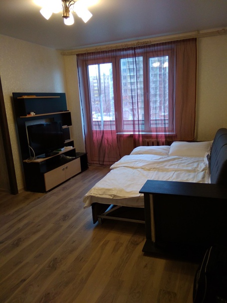 Фото: Сдам 2-ую квартиру по улице Гродненская, от станции метро 4 остановки на автобусе. Можно дойти пешком. Квартира сдаётся впервые. В квартире есть абсолютно всё для комфортного проживания.<br>Собственник. 2500 сутки. Есть скидки на бронь от 10-и дней..<br>Тел.: 89655450545