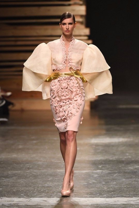 Восхитительные платья с показа Ezra Santos Haute Couture Восхитительные платья с показа Ezra Santos Haute Couture