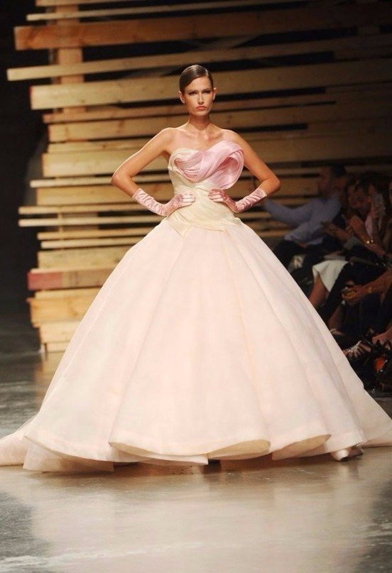 Восхитительные платья с показа Ezra Santos Haute Couture Восхитительные платья с показа Ezra Santos Haute Couture
