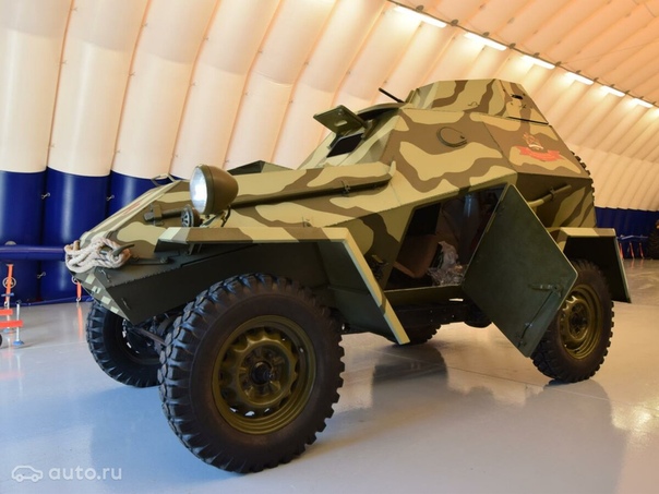 История на колесах. Бронированный Ба-64Б на уверенном ходу, камуфляжной расцветке и с автографом ветерана боевых действий. В комплекте демилитаризированный пулемет ДТ-29 военного периода.