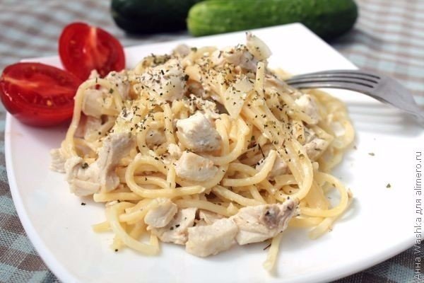 Спагетти с курицей в сливочном соусе Спагетти с курицей в сливочном соусе
