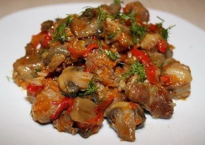 Мясо, тушёное с шампиньонами и сладким перцем Мясо, тушёное с шампиньонами и сладким перцем