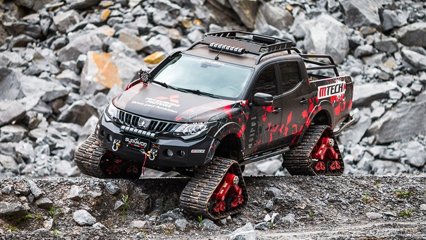 Недавно пикап Mitsubishi Triton (он же L200) получил внедорожную версию Absolute. Глядя на него, мы вспомнили ещё несколько крутых проектов, построенных на базе этой модели. Вот во что можно превратить пикап Mitsubishi при прямых руках и богатой фантазии: