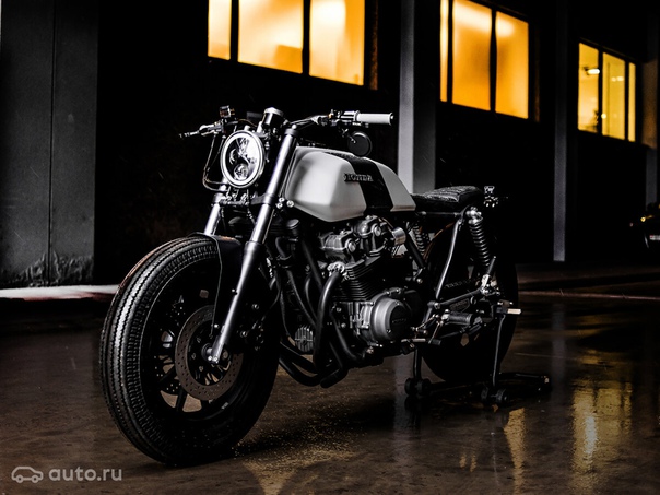 Восхитительный кастом-байк на базе Honda CB900F Boldor 1979 года. Капитальный ремонт двигателя, состояние нового мотоцикла. Установленный Dynojet приободряет и без того мощный мотор.