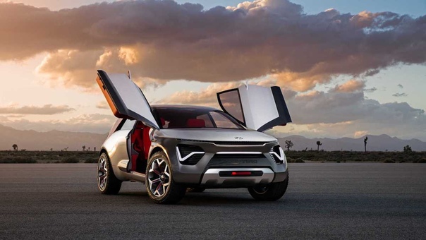 Kia создала концептуальный электрокроссовер HabaNiro с эмоциональной адаптацией – система с искусственным интеллектом определяет, например, желание водителя посмотреть в зеркало заднего вида и тогда верхняя часть лобового стекла превращается в дисплей с широким углом обзора: