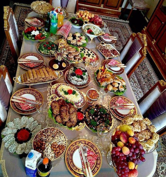 А Вы любите застолья с родными